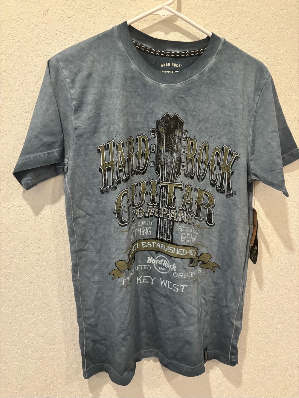 NWT Hard Rock Cafe Key West Tee S Blue Pigment Wash Headstock Guitar Closed